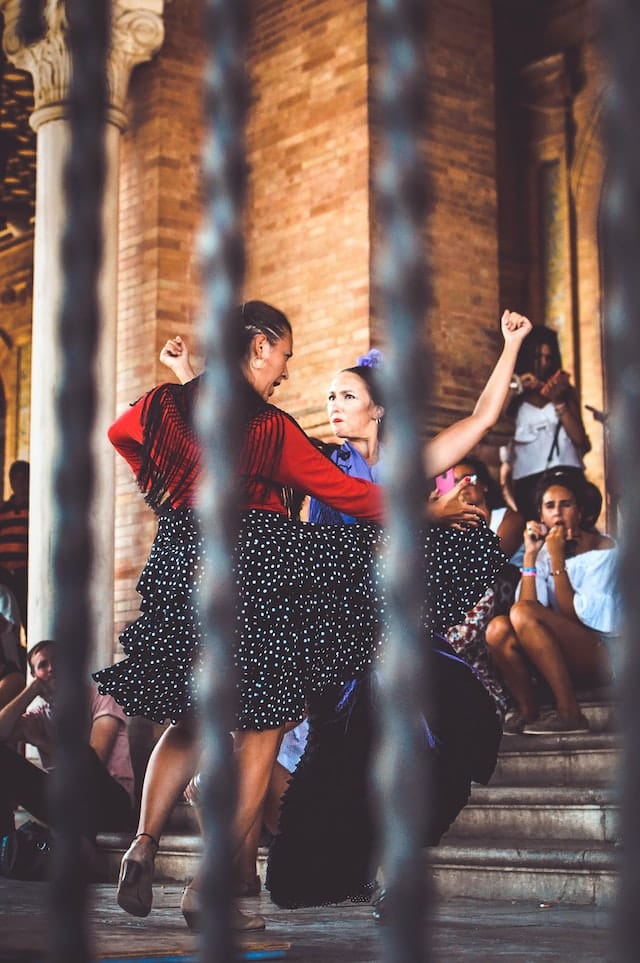 Kultura Hiszpanii jest wyjątkowa - flamenco, tapas, świetne wino, turystyka kulinarna, taneczna sprawia, że inwestycja w nieruchomosci w Hiszpanii to stabilne narzędzie inwestycyjne.